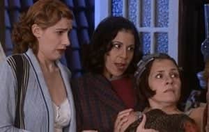 As feministas Bárbara (Virgínia Cavendish), Lourdes (Carla Daniel) e Catarina (Adriana Esteves) em cena de O Cravo e a Rosa (Foto: Reprodução / Globo) As feministas Bárbara (Virgínia Cavendish), Lourdes (Carla Daniel) e Catarina (Adriana Esteves) em cena de O Cravo e a Rosa (Foto: Reprodução / Globo)
