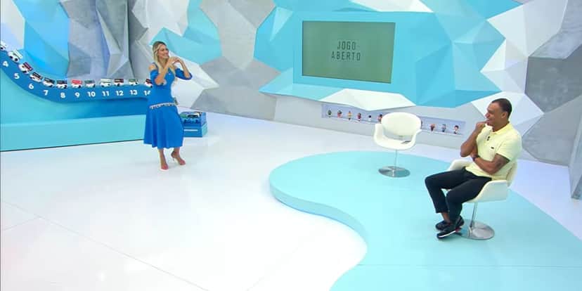 "Todo seu", Renata Fan vê Denílson chegar no Jogo Aberto, declara amor e expõe relação: "Meu namorado" "Todo seu", Renata Fan vê Denílson chegar no Jogo Aberto, declara amor e expõe relação: "Meu namorado"