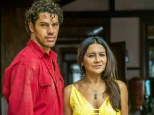 Filó (Dira Paes) está desesperada com os constantes resmungos de José Leôncio (Marcos Palmeira) sobre a paternidade de Tadeu (José Loreto) em Pantanal (Foto: Reprodução / Globo) Filó (Dira Paes) está desesperada com os constantes resmungos de José Leôncio (Marcos Palmeira) sobre a paternidade de Tadeu (José Loreto) em Pantanal (Foto: Reprodução / Globo)