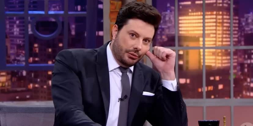 Danilo Gentili faz desabafo no "The Noite" e defende Léo Lins Danilo Gentili faz desabafo no "The Noite" e defende Léo Lins
