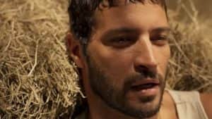 Levi (Leandro Lima) vai cair na lábia de Bruaca (Isabel Teixeira) (Foto: Reprodução / Globo) Levi (Leandro Lima) vai cair na lábia de Bruaca (Isabel Teixeira) (Foto: Reprodução / Globo)