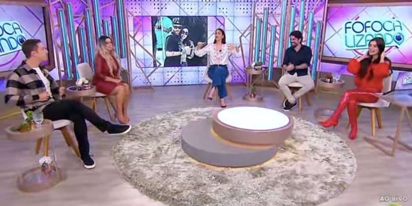 De acordo com Flor, Patrícia Abravanel comprou meia em Sexy Shop (Reprodução) De acordo com Flor, Patrícia Abravanel comprou meia em Sexy Shop (Reprodução)