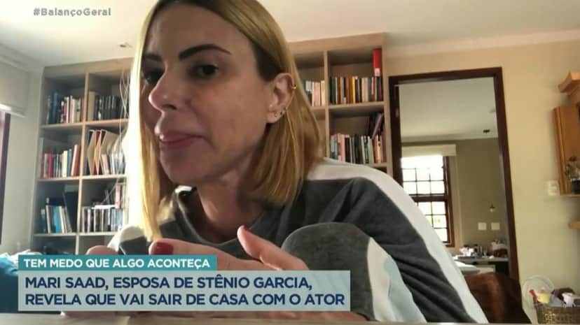 Mari Saade explicou a decisão de se mudar com Stênio Garcia em um vídeo enviado à Record- Foto: Reprodução/Record Mari Saade explicou a decisão de se mudar com Stênio Garcia em um vídeo enviado à Record- Foto: Reprodução/Record