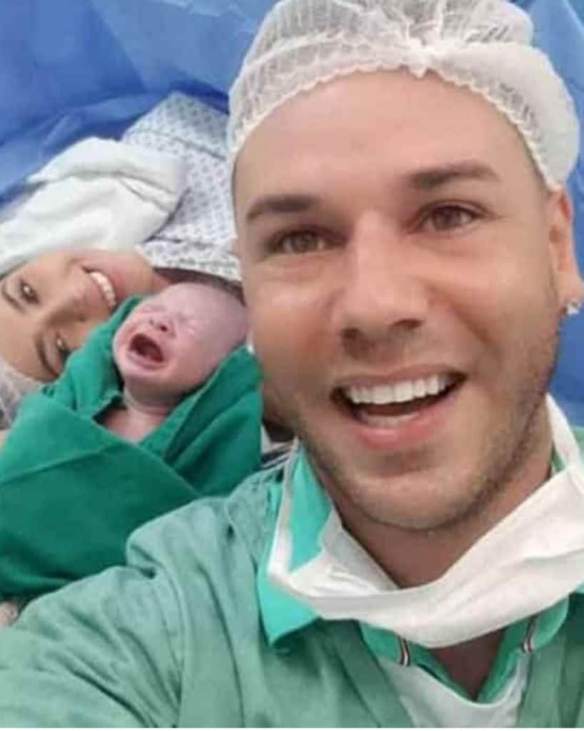 Tiago Barnabé, a esposa e o filho (Foto: Reprodução) Tiago Barnabé, a esposa e o filho (Foto: Reprodução)