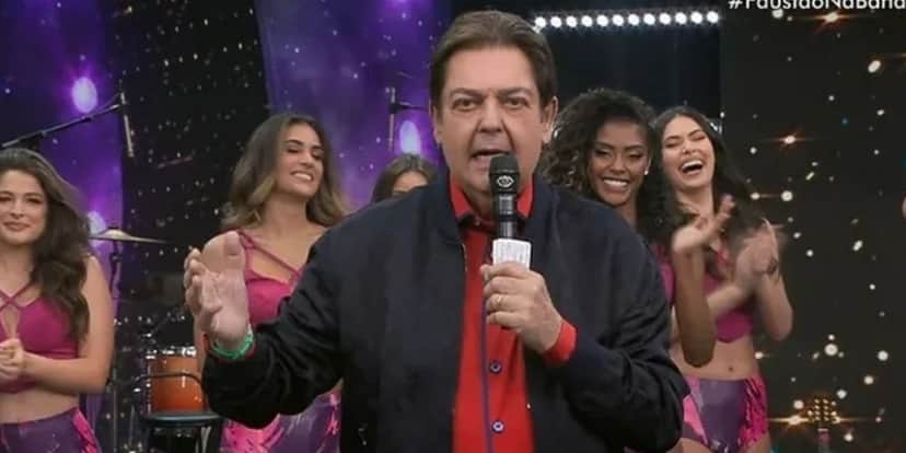 Apresentador recria Dança dos Famosos na Band e sofre com orçamento baixo - Reprodução/Band Apresentador recria Dança dos Famosos na Band e sofre com orçamento baixo - Reprodução/Band