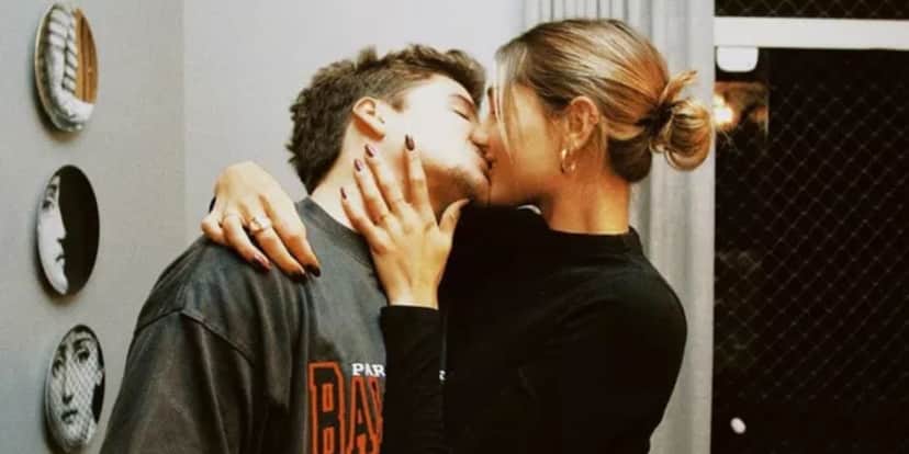 Sasha Meneghel e João Figueiredo em beijo apaixonado (Foto: Instagram) Sasha Meneghel e João Figueiredo em beijo apaixonado (Foto: Instagram)
