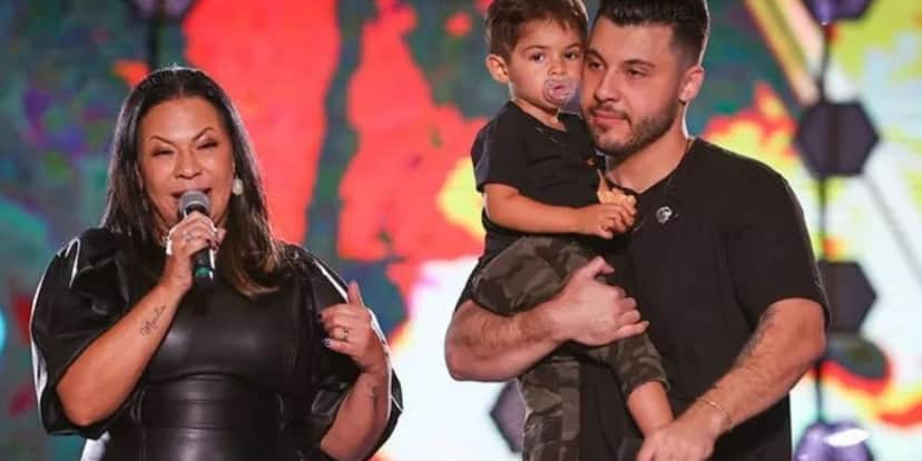 Dona Ruth, mãe de Marília Mendonça, leva Léo ao show do pai, Murilo Huff - Reprodução Dona Ruth, mãe de Marília Mendonça, leva Léo ao show do pai, Murilo Huff - Reprodução