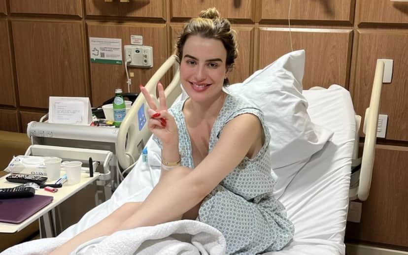 Fernanda Keulla em maca de hospital após internação (Foto: Reprodução) Fernanda Keulla em maca de hospital após internação (Foto: Reprodução)