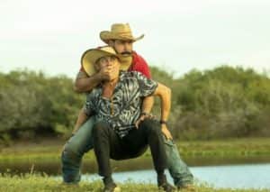 Zaquieu (Silvero Pereira) vai se apaixonar por Alcides (Juliano Cazarré) em Pantanal (Foto: Reprodução / Globo) Zaquieu (Silvero Pereira) vai se apaixonar por Alcides (Juliano Cazarré) em Pantanal (Foto: Reprodução / Globo)