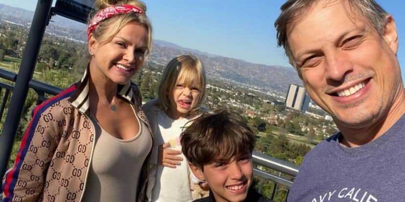 Eliana ao lado marido e dos filhos - Foto: Reprodução Eliana ao lado marido e dos filhos - Foto: Reprodução