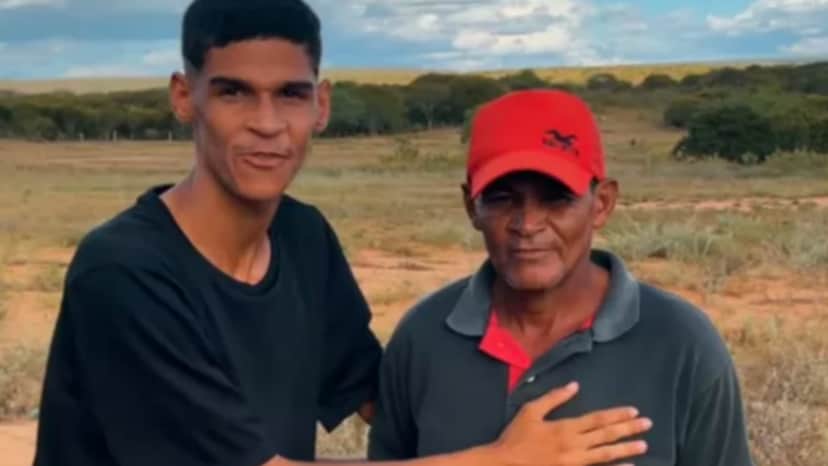 O influencer Luva de Pedreiro e seu pai, seu Vadinho O influencer Luva de Pedreiro e seu pai, seu Vadinho