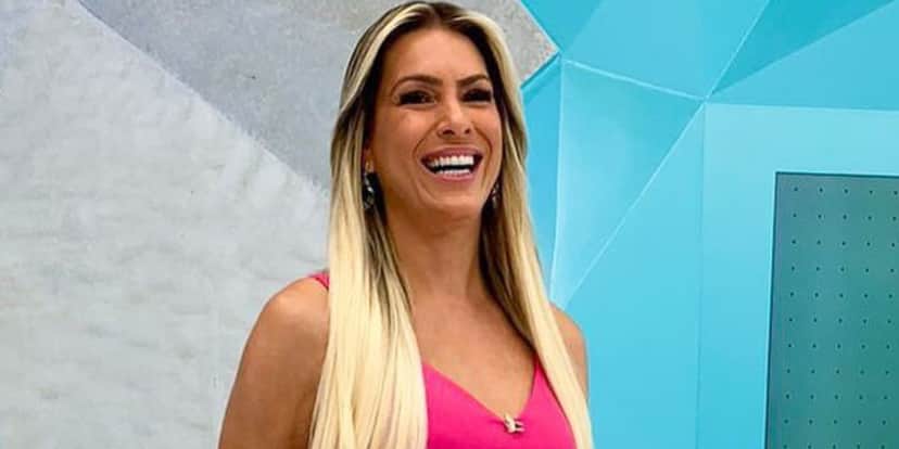 "Foi com antecedência", Renata Fan dá notícia de despedida no Jogo Aberto e confirma: "Um adeus" "Foi com antecedência", Renata Fan dá notícia de despedida no Jogo Aberto e confirma: "Um adeus"