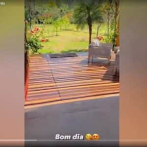 Deck de entrada com paisagem de invejar da mansão de Zé Felipe e Virgínia em Bonito. O casal está hospedado em férias para curtir os momentos da gravidez da segunda filha de ambos (Reprodução - Instagram) Deck de entrada com paisagem de invejar da mansão de Zé Felipe e Virgínia em Bonito. O casal está hospedado em férias para curtir os momentos da gravidez da segunda filha de ambos (Reprodução - Instagram)