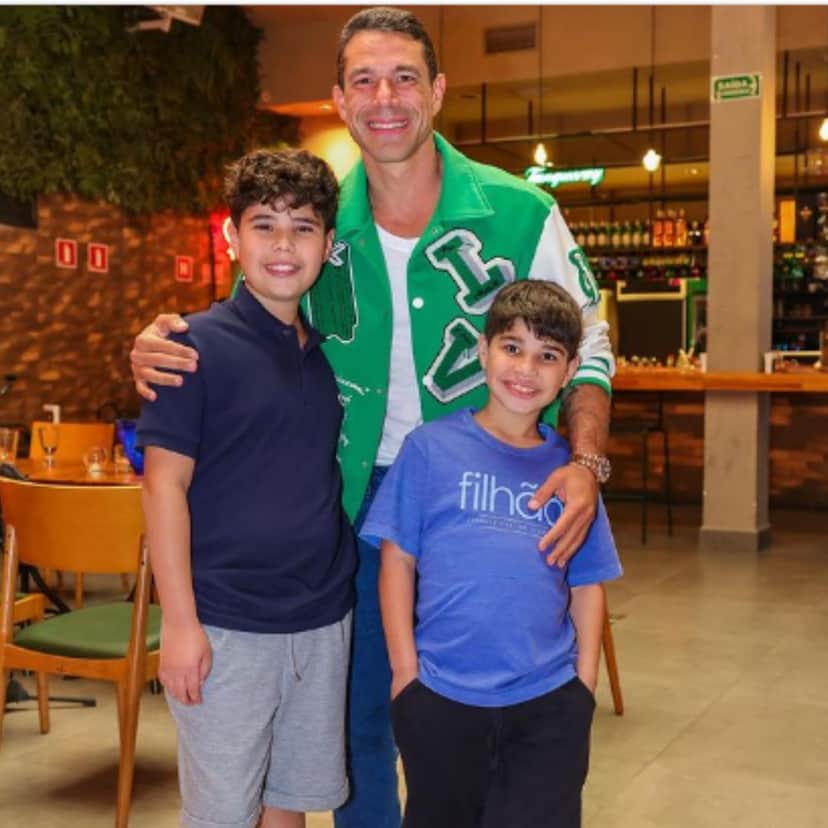 Marcus Buaiz, com os dois filhos que teve ao lado de Wanessa Camargo (Reprodução - Instagram) Marcus Buaiz, com os dois filhos que teve ao lado de Wanessa Camargo (Reprodução - Instagram)