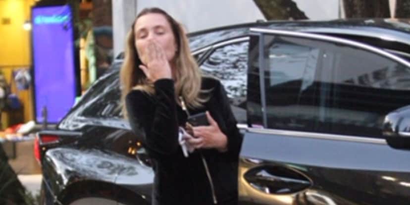 Super simpática, atriz Adriana Esteves faz raríssima aparição ao lado de Vladimir Brichta - Reprodução AgNews Super simpática, atriz Adriana Esteves faz raríssima aparição ao lado de Vladimir Brichta - Reprodução AgNews