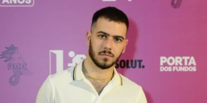 Filho gato do ator Murilo Benício e Alessandra Negrini faz raríssima aparição em evento no Rio e beleza do rapaz choca - Reprodução Filho gato do ator Murilo Benício e Alessandra Negrini faz raríssima aparição em evento no Rio e beleza do rapaz choca - Reprodução