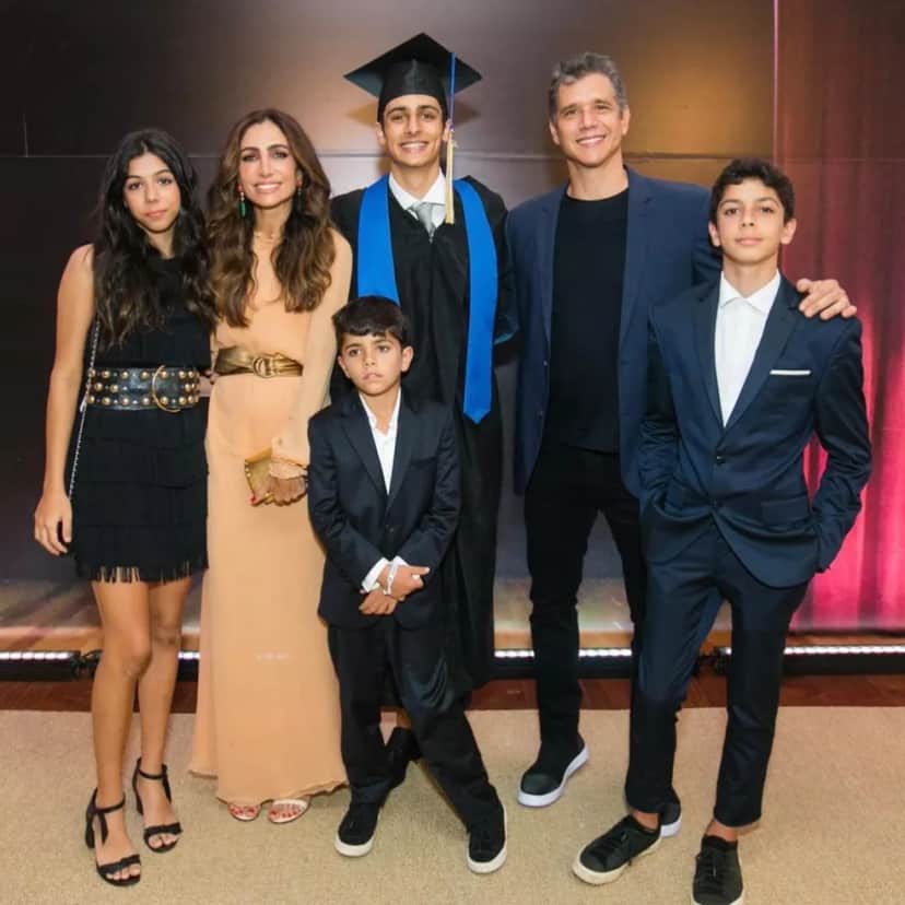 Márcio Garcia ao lado dos filhos e da família (Foto: Reprodução) Márcio Garcia ao lado dos filhos e da família (Foto: Reprodução)