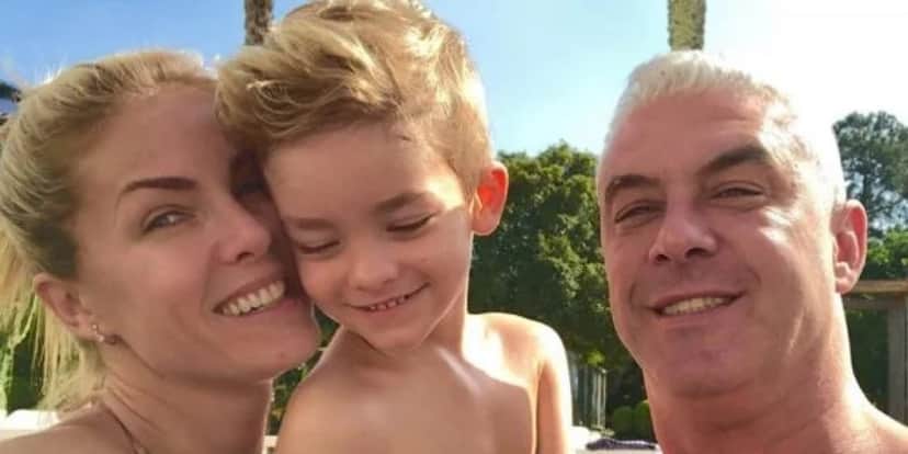 Ana Hickmann ao lado do filho e do marido, Alexandre (Foto: Divulgação) Ana Hickmann ao lado do filho e do marido, Alexandre (Foto: Divulgação)