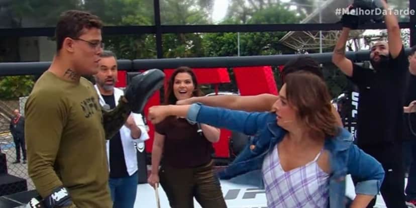 Catia Fonseca aprende golpes de UFC Catia Fonseca aprende golpes de UFC
