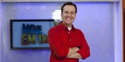 Celso Zucatelli faz comunicado e diverte fãs na internet com piada