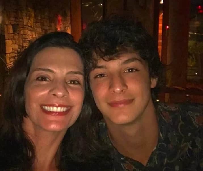 Atriz e o filho juntos (Foto: Divulgação) Atriz e o filho juntos (Foto: Divulgação)