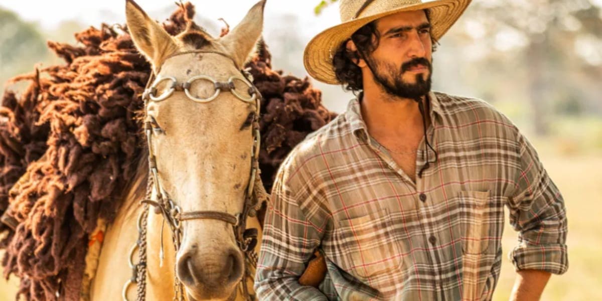 Renato Góes vivendo José Leôncio em Pantanal (Reprodução: Globo) Renato Góes vivendo José Leôncio em Pantanal (Reprodução: Globo)