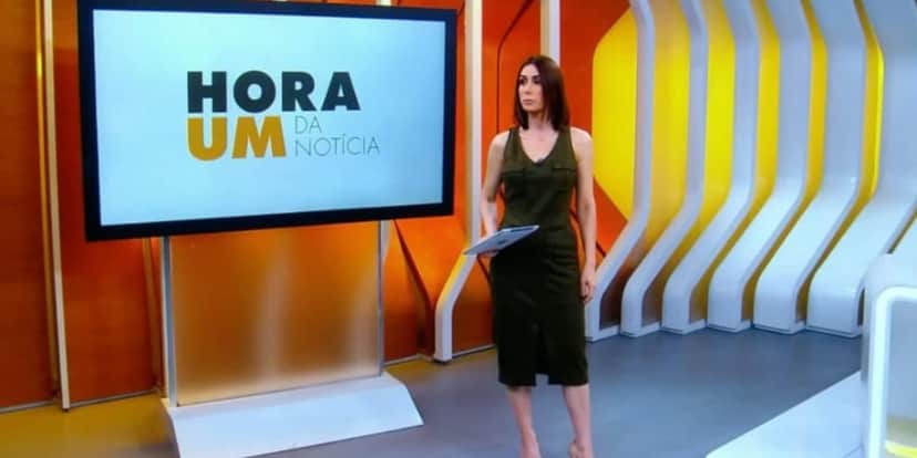 Michelle Barros apresentando o Hora um (Reprodução: Instagram) Michelle Barros apresentando o Hora um (Reprodução: Instagram)