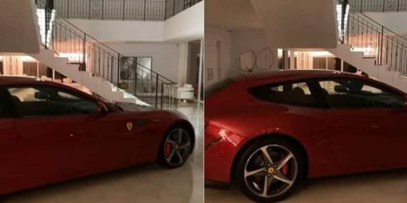 Ferrari, um dos três carros estacionados na sala do cantor (Reprodução: Instagram) Ferrari, um dos três carros estacionados na sala do cantor (Reprodução: Instagram)