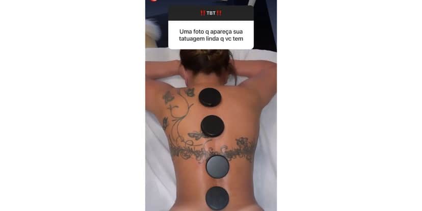 Zilu mostra tatuagem nas costas Zilu mostra tatuagem nas costas
