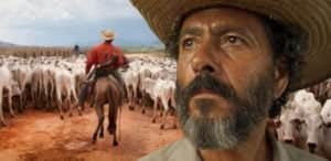 No fim de Pantanal, José Leôncio (Marcos Palmeira) vai 'batizar' sua neta durante cavalgada (Foto: Reprodução / Globo / Montagem TV Foco) No fim de Pantanal, José Leôncio (Marcos Palmeira) vai 'batizar' sua neta durante cavalgada (Foto: Reprodução / Globo / Montagem TV Foco)
