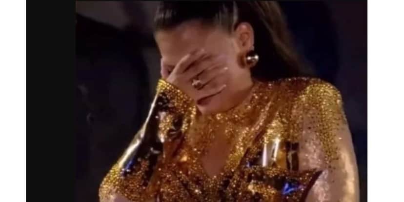 Simone chora em show Simone chora em show