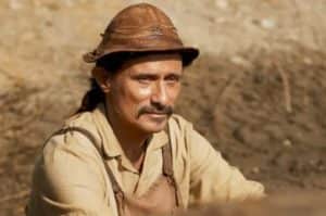 Timbó (Enrique Diaz) vai dar fim, em breve, a todo seu sofrimento e pobreza em Mar do Sertão (Foto: Reprodução / Globo) Timbó (Enrique Diaz) vai dar fim, em breve, a todo seu sofrimento e pobreza em Mar do Sertão (Foto: Reprodução / Globo)