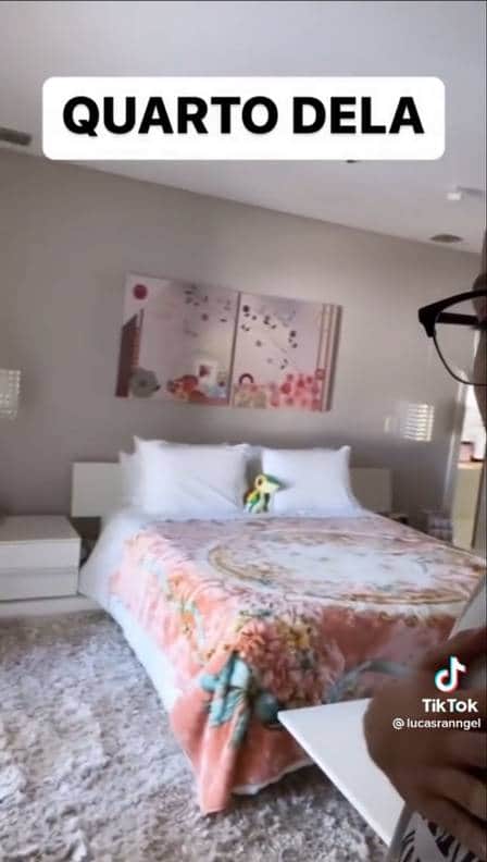 Famosa ainda mostrou o quarto que dorme com o marido (Foto: Reprodução) Famosa ainda mostrou o quarto que dorme com o marido (Foto: Reprodução)