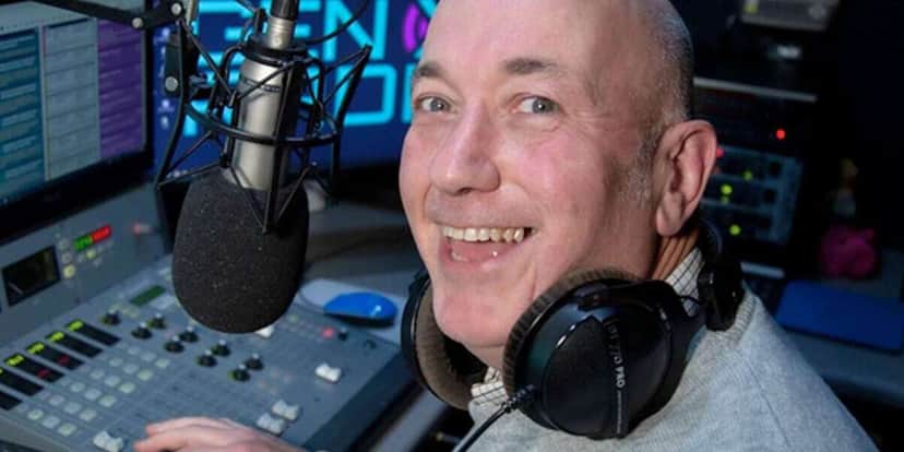 Tim Gough, tinha 55 anos e morreu enquanto apresentava seu programa na rádio (Foto Reprodução/Internet) Tim Gough, tinha 55 anos e morreu enquanto apresentava seu programa na rádio (Foto Reprodução/Internet)