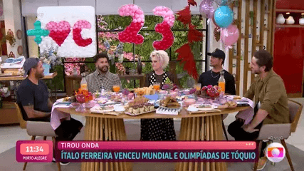 Ana Maria Braga recebe Gabriel Medina e outros campeões de surfe no Mais Você (Foto: Reprodução) Ana Maria Braga recebe Gabriel Medina e outros campeões de surfe no Mais Você (Foto: Reprodução)