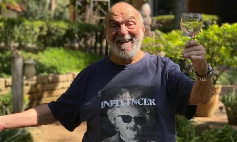 Lima Duarte, no auge dos seus 92 anos, grava videos falando sobre bastidores de novelas (Foto Reprodução/Internet) Lima Duarte, no auge dos seus 92 anos, grava videos falando sobre bastidores de novelas (Foto Reprodução/Internet)