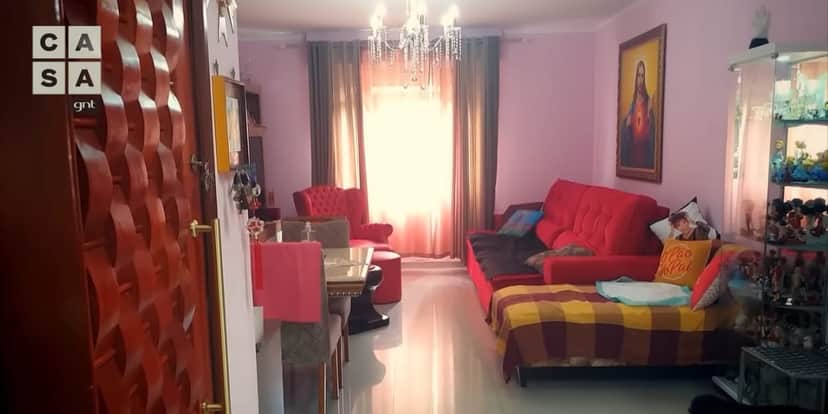 Casa da humorista com quase tudo rosa (Reprodução: Youtube) Casa da humorista com quase tudo rosa (Reprodução: Youtube)