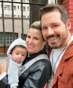 Dony de Nuccio publica foto ao lado de esposa e filho (Instagram) Dony de Nuccio publica foto ao lado de esposa e filho (Instagram)