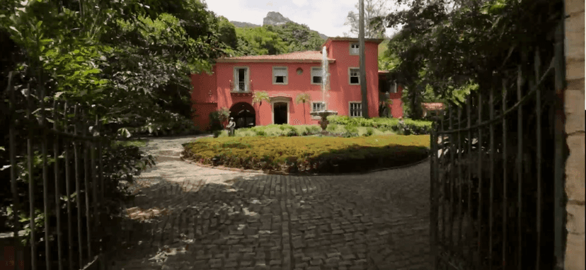 Entrada da casa que é hoje um centro cultural graças aos herdeiros dos Marinhos (Foto Reprodução/Internet) Entrada da casa que é hoje um centro cultural graças aos herdeiros dos Marinhos (Foto Reprodução/Internet)