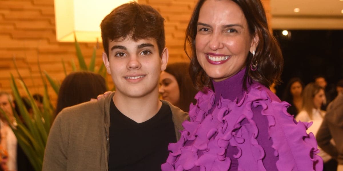 O filho do Faustão, Rodrigo Silva. e a sua mãe durante evento (Foto Reprodução/Internet) O filho do Faustão, Rodrigo Silva. e a sua mãe durante evento (Foto Reprodução/Internet)