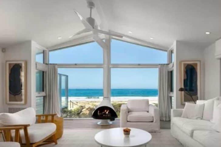 Apresentador tem mansão na praia e vende por R$86 milhões Apresentador tem mansão na praia e vende por R$86 milhões