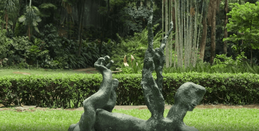 E o jardim também tem muitas obras de artes espalhadas (Foto Reprodução/Internet) E o jardim também tem muitas obras de artes espalhadas (Foto Reprodução/Internet)