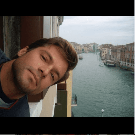 Claudio Heinrich, astro de Uga Uga, da Globo, está longe da televisão há quase uma década e surgiu irreconhecível - Reprodução Instagram Claudio Heinrich, astro de Uga Uga, da Globo, está longe da televisão há quase uma década e surgiu irreconhecível - Reprodução Instagram