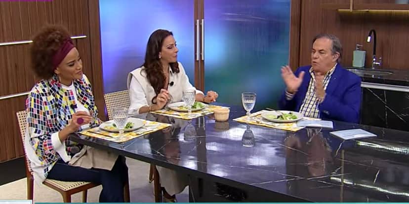 Exclusivo: Programa de Ronnie Von tem mal estar com cantora que é cortada; apresentador ficou chateado Exclusivo: Programa de Ronnie Von tem mal estar com cantora que é cortada; apresentador ficou chateado
