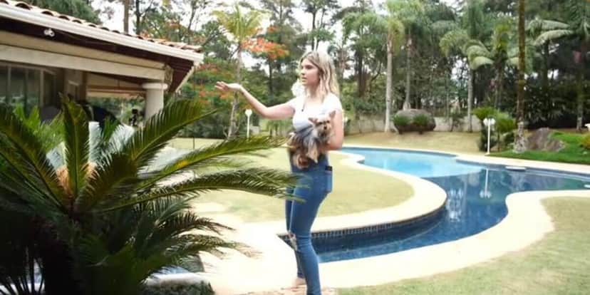 Jardim e Piscina (Foto Reprodução/Youtube) Jardim e Piscina (Foto Reprodução/Youtube)