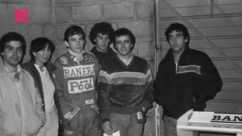 Galvão Bueno no dia em que conheceu Ayrton Senna, eles ficaram muito próximos desde então (Foto Reprodução/Internet) Galvão Bueno no dia em que conheceu Ayrton Senna, eles ficaram muito próximos desde então (Foto Reprodução/Internet)