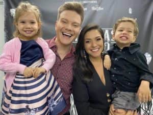 Thaís Fersoza, Michel Teló e os filhos Melinda e Teodoro - Foto Reprodução Thaís Fersoza, Michel Teló e os filhos Melinda e Teodoro - Foto Reprodução