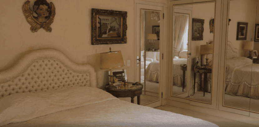 Um dos quartos da mansão extremamente confortável (Foto Reprodução/Internet) Um dos quartos da mansão extremamente confortável (Foto Reprodução/Internet)