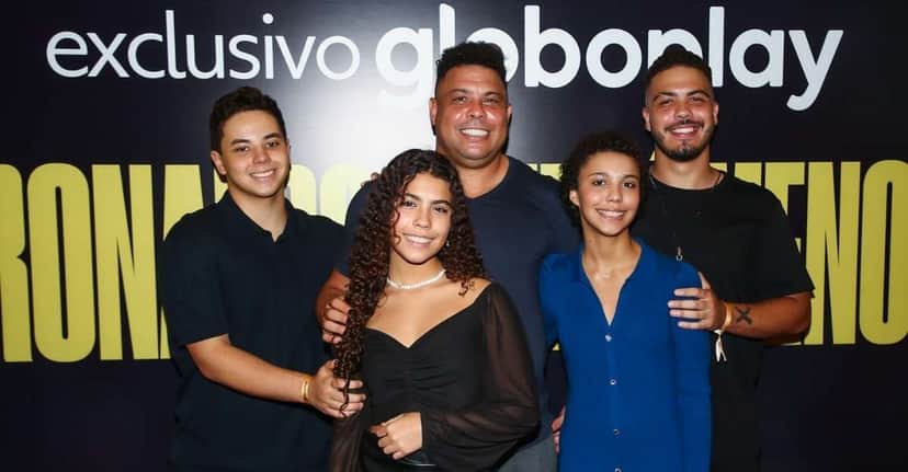 Ronaldo com seus filhos no lançamento do seu documentário Ronaldo com seus filhos no lançamento do seu documentário