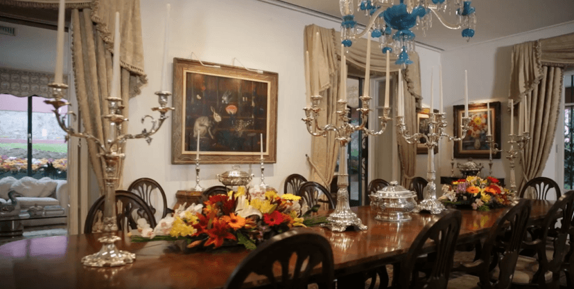 Sala de Jantar aonde os Marinhos realizaram varias comemorações e reuniões com figuras ilustres (Foto Reprodução/Internet) Sala de Jantar aonde os Marinhos realizaram varias comemorações e reuniões com figuras ilustres (Foto Reprodução/Internet)